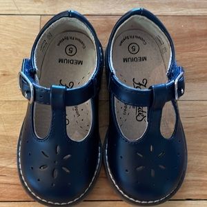 Footmates navy Mary Janes, size 5 medium.